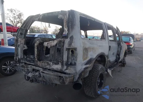 2002 Ford Excursion Limited z USA, uszkodzony, nr VIN 1FMSU43FX2ED63878